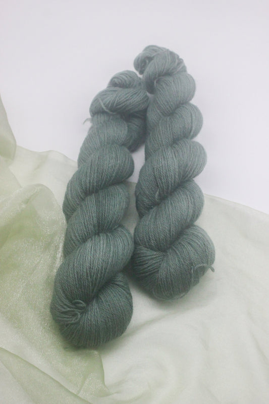 [RESERVED] Wool-Mohair-Llama Blend - II THE HIGH PRIESTESS// 'Phlogius Sock' 4ply